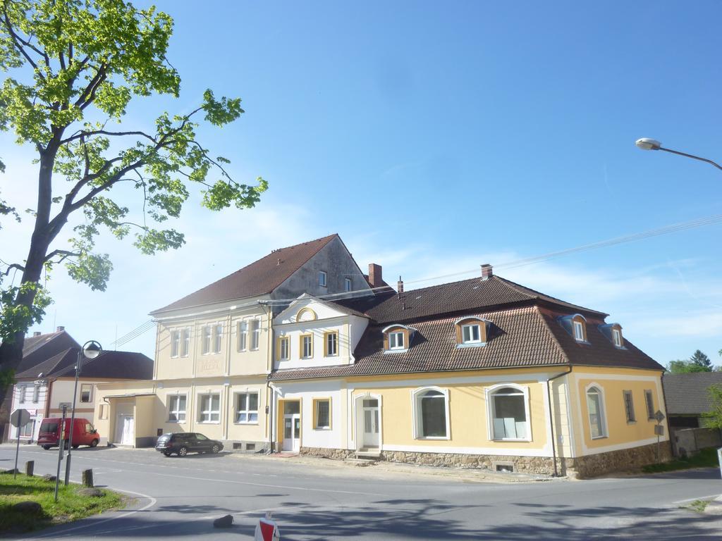 Guest House U Zlateho Jelena Žinkovy Exterior foto